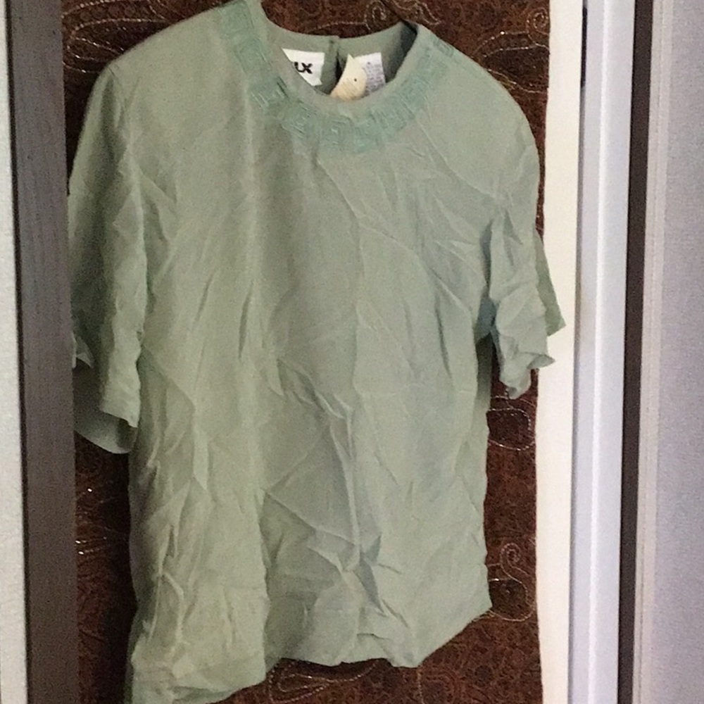 Silk sage short sleeve top